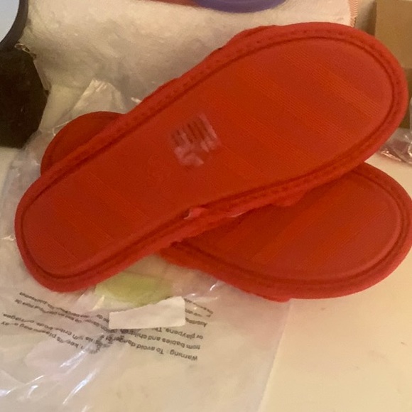 - NWT Loft faux fur twist slide slippers. Size L. - Picture 3 of 3